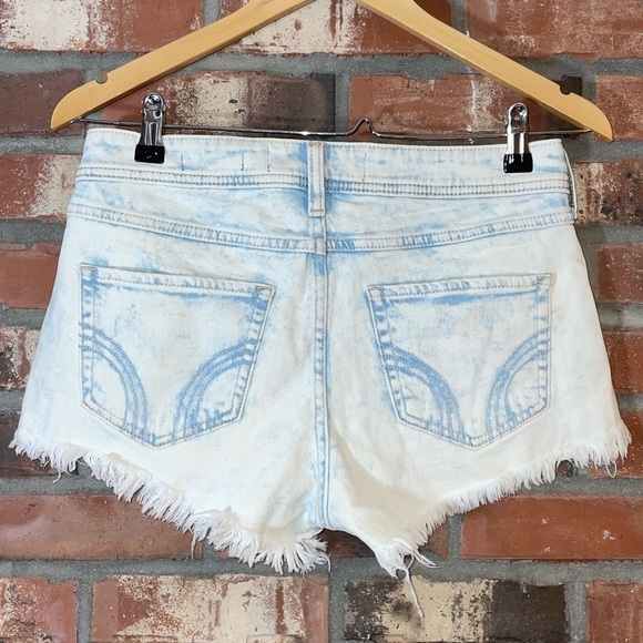 Hollister size 3 boyfriend short relaxed fit NWT - Picture 2 of 2